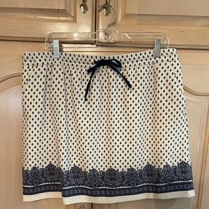 St. Tropez size XL drawstring skirt. A great looking, comfortable go to skirt!